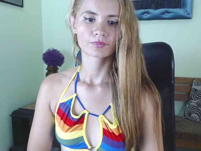 VictoriaJones- webcam