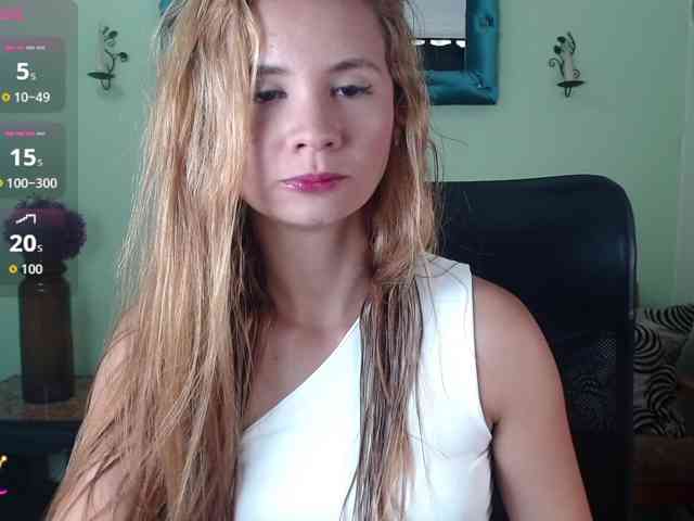 VictoriaJones- webcam