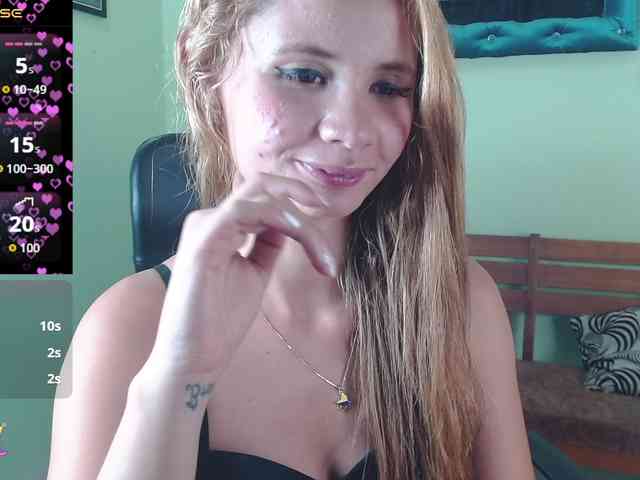 VictoriaJones- webcam