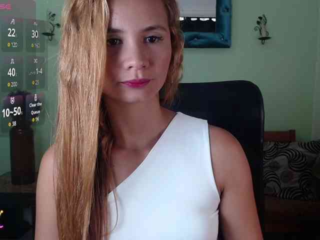 VictoriaJones- webcam