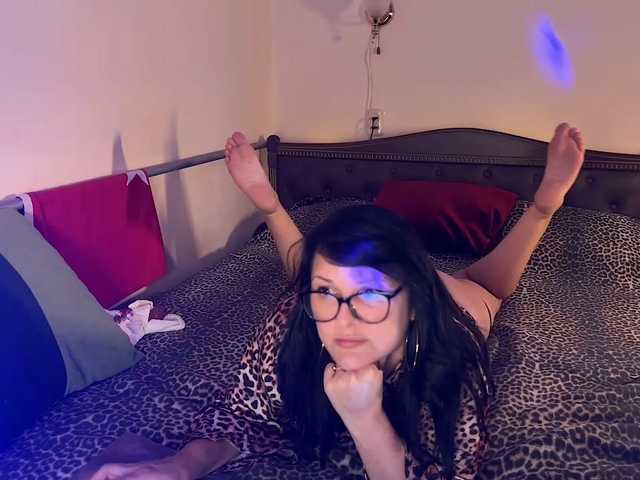 le modèle OxiXLove est en webcam porno dans un show sur le site bongacams, il possède les tags suivants: White/Caucasian,Brunette,Shaved