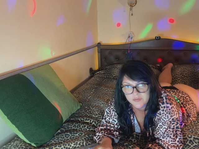 OxiXLove live webcam show