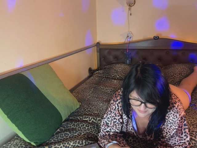 OxiXLove live webcam show