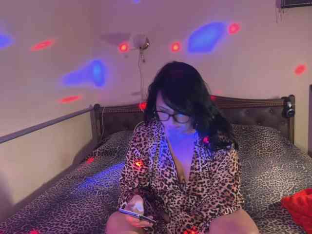OxiXLove Live Webcam on BongaCams
