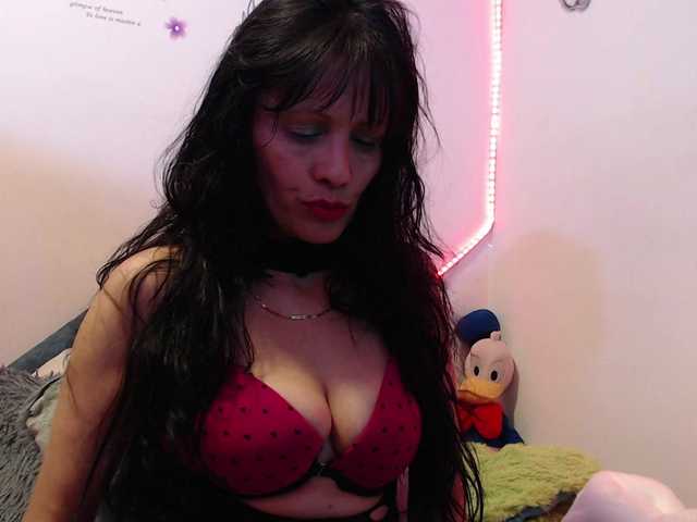 le modèle Dulce-Shary est en webcam porno dans un show sur le site bongacams, il possède les tags suivants: Latino/Hispanic,Brunette,Trimmed
