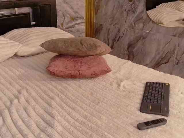loretahorny25 webcam