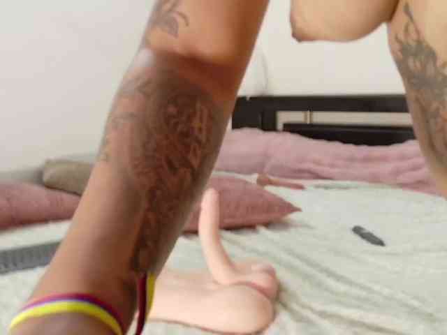 loretahorny25 webcam