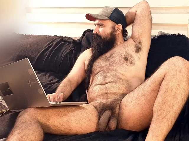 Bearded-Smoker live cam