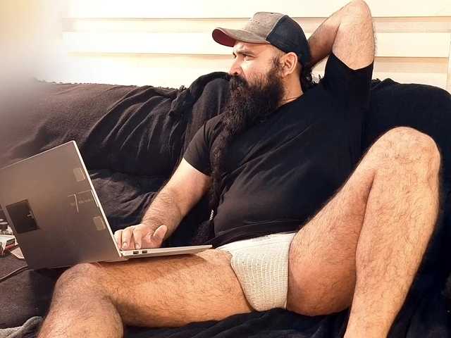 Bearded-Smoker live cam