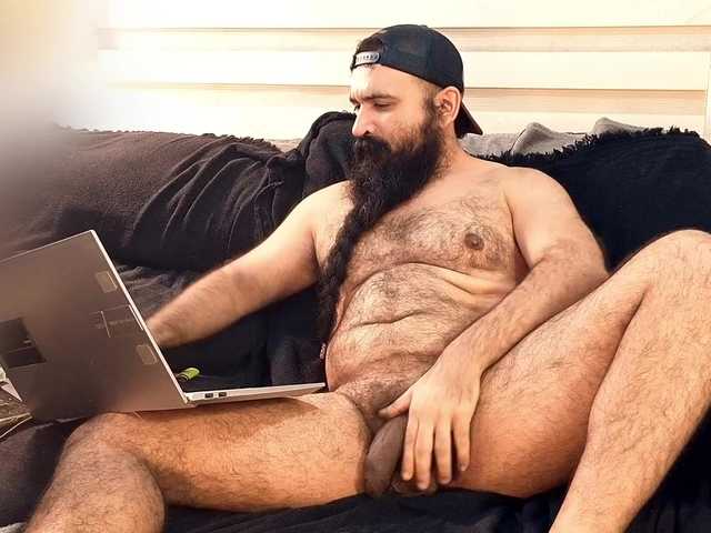 Bearded-Smoker live cam