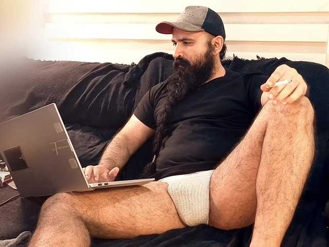 Bearded-Smoker live cam