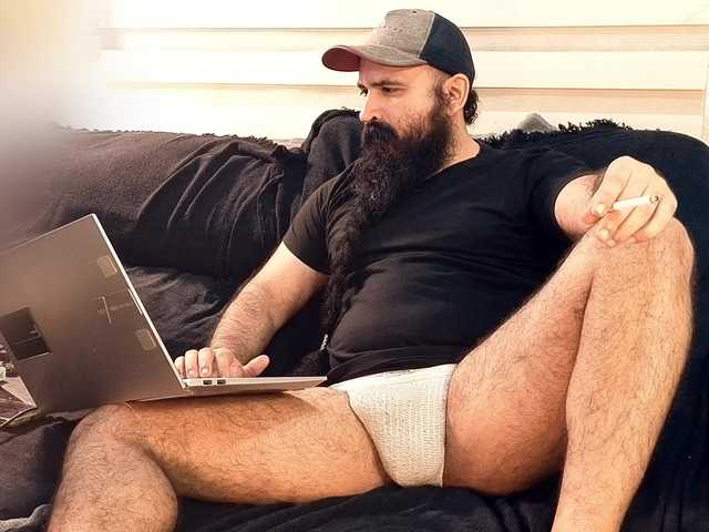 Bearded-Smoker live cam