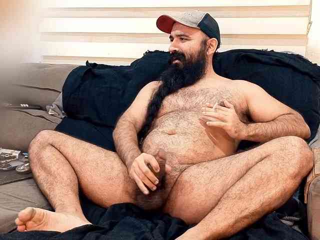 Bearded-Smoker Sex Cam Show