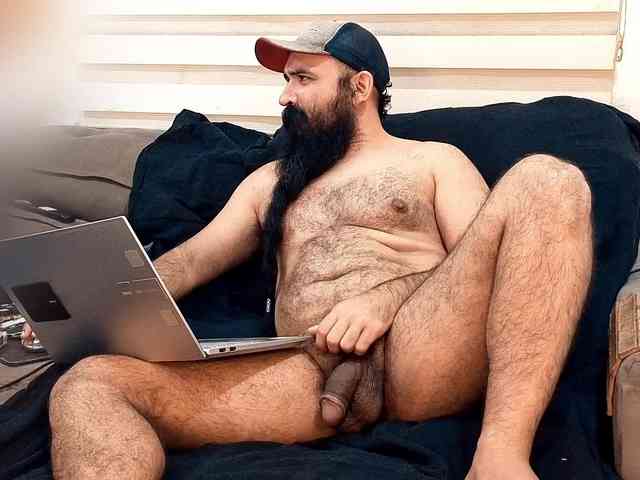 Bearded-Smoker Sex Cam Show