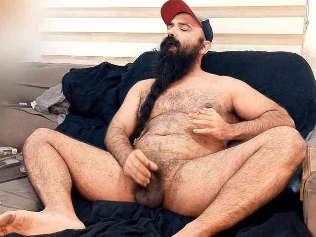 Bearded-Smoker Sex Cam Show