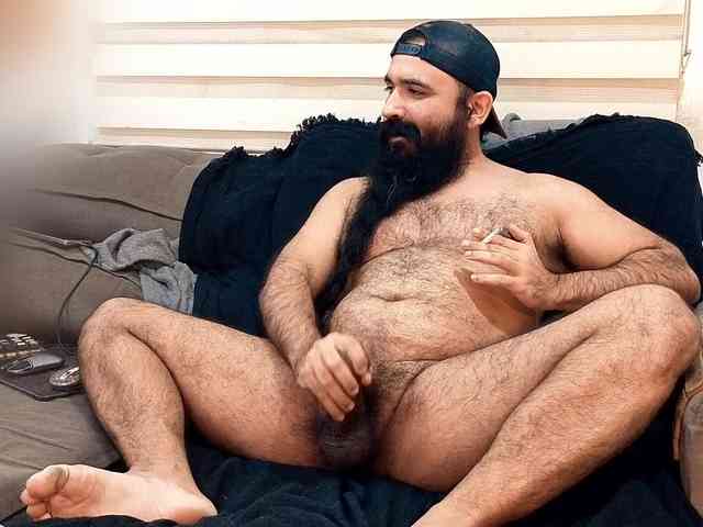 Bearded-Smoker Sex Cam Show