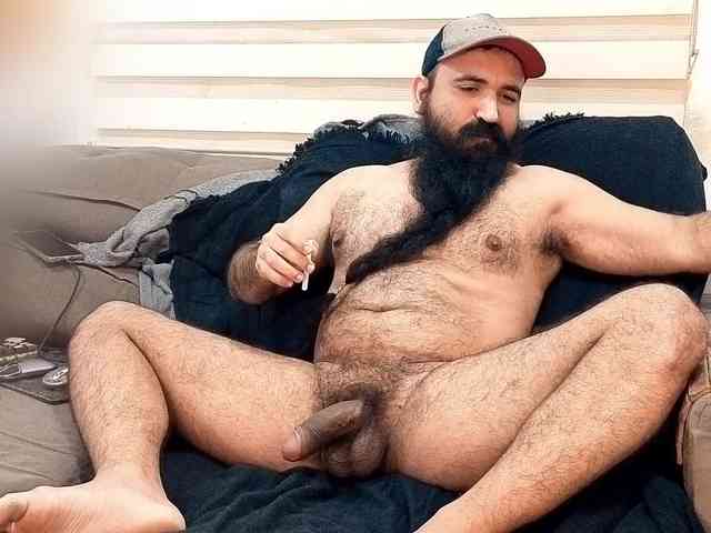 Bearded-Smoker Sex Cam Show