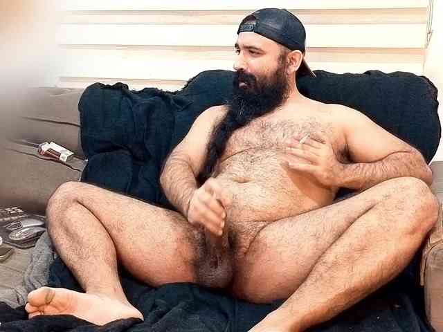 Bearded-Smoker Sex Cam Show