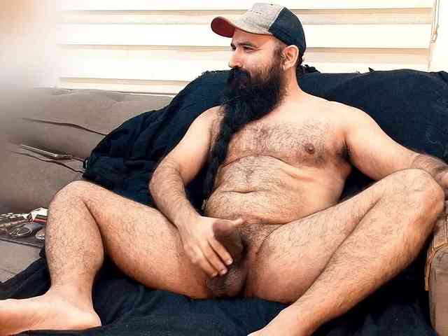 Bearded-Smoker Sex Cam Show
