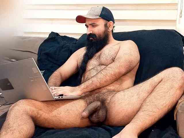 Bearded-Smoker Sex Cam Show