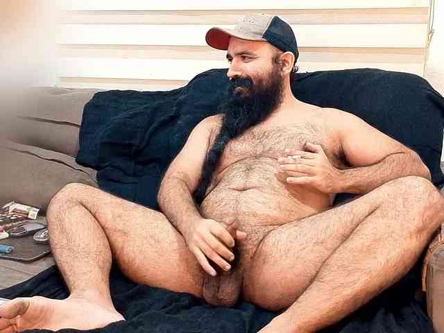 Bearded-Smoker Sex Cam Show
