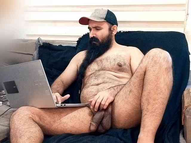Bearded-Smoker Sex Cam Show