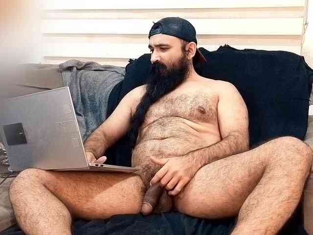 Bearded-Smoker Sex Cam Show