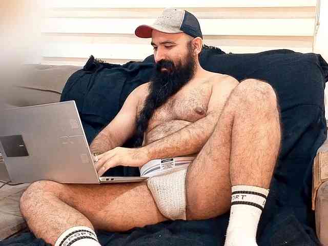 Bearded-Smoker Bearded-Smoker