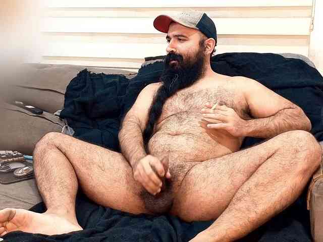 Bearded-Smoker Sex Cam Show