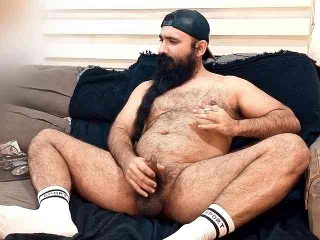 Bearded-Smoker Sex Cam Show