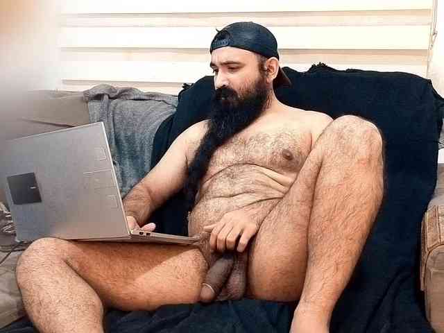 Bearded-Smoker Sex Cam Show