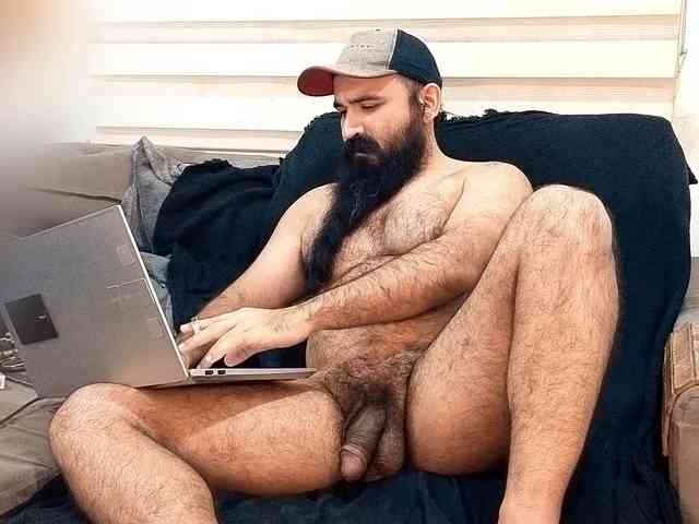 Bearded-Smoker Sex Cam Show