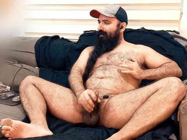 Bearded-Smoker Sex Cam Show