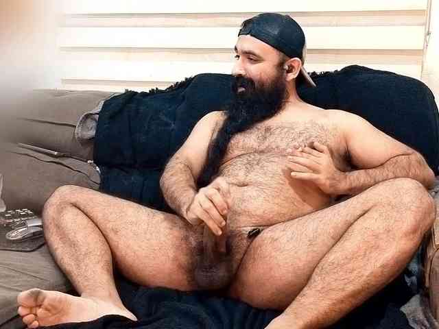 Bearded-Smoker Sex Cam Show