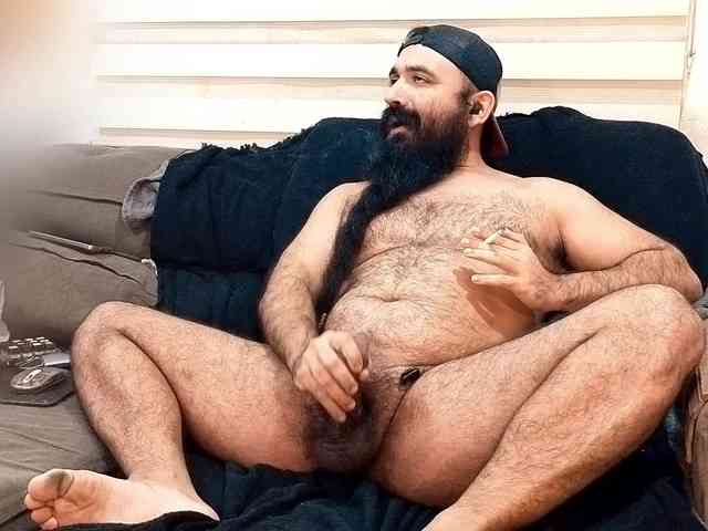 Bearded-Smoker Sex Cam Show