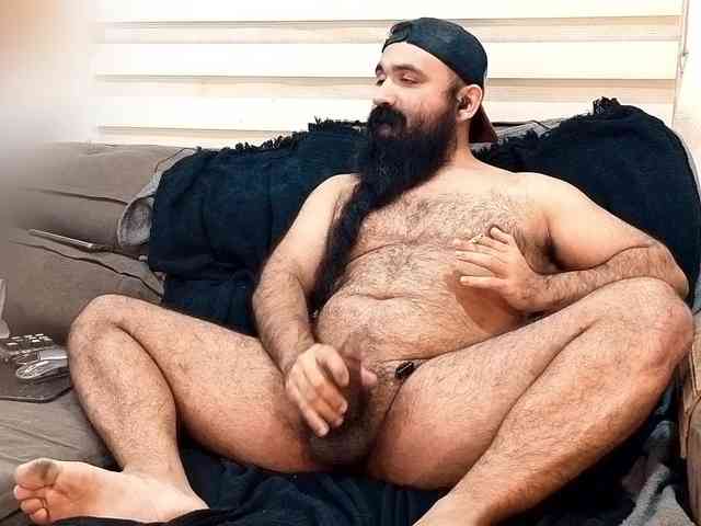 Bearded-Smoker Sex Cam Show