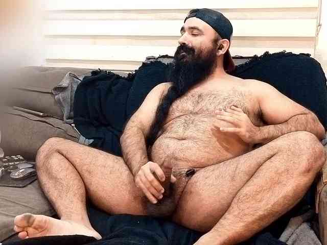 Bearded-Smoker Sex Cam Show