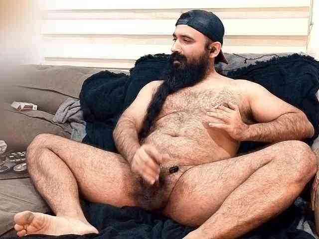 Bearded-Smoker Sex Cam Show