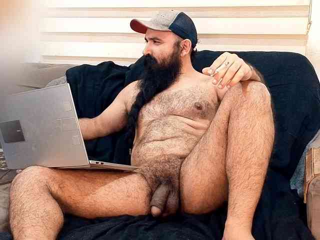 Bearded-Smoker Sex Cam Show