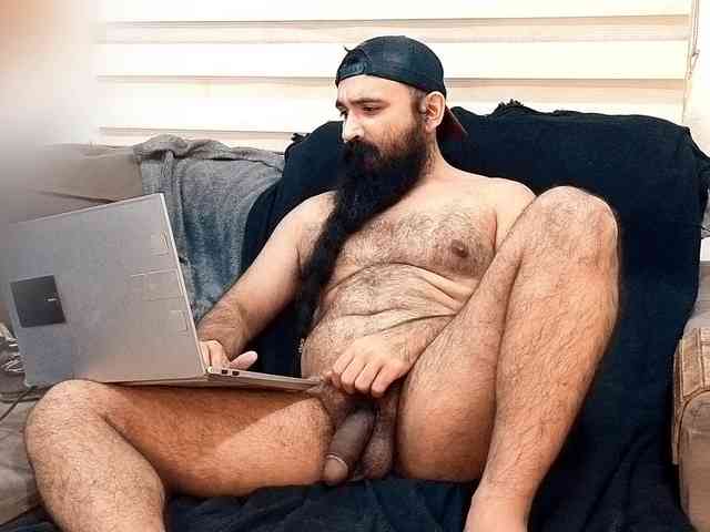 Bearded-Smoker Sex Cam Show