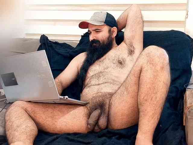 Bearded-Smoker Sex Cam Show