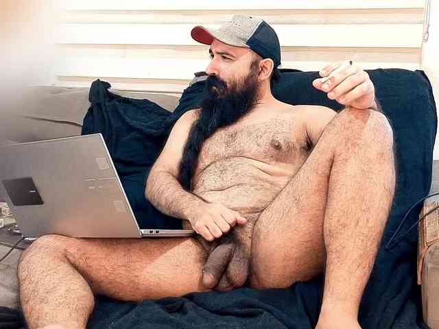 Bearded-Smoker Sex Cam Show
