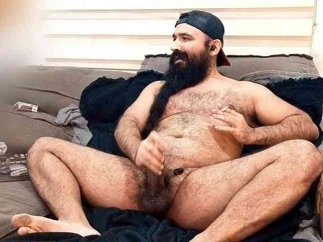 Bearded-Smoker Sex Cam Show