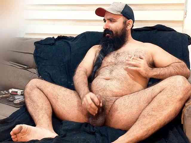 Bearded-Smoker Sex Cam Show