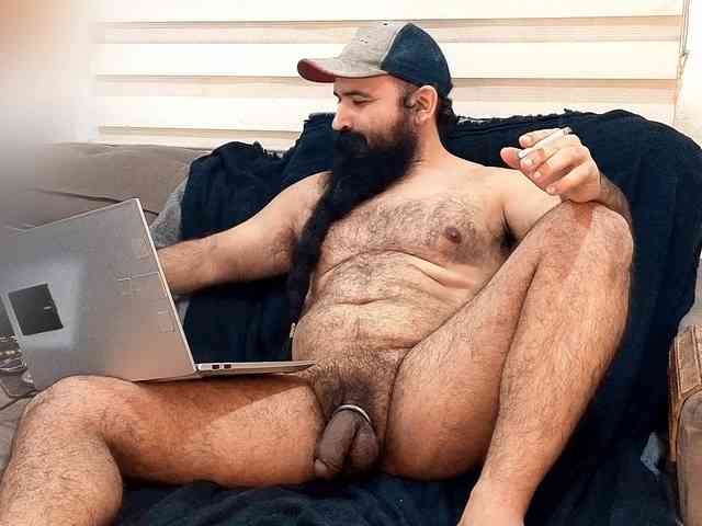 Bearded-Smoker Sex Cam Show