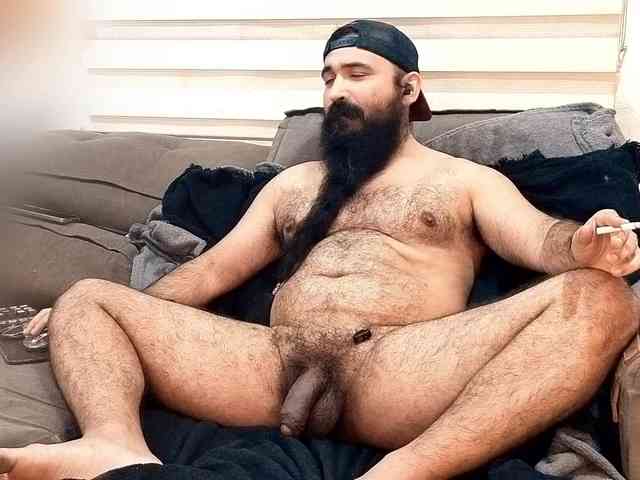 Bearded-Smoker Sex Cam Show