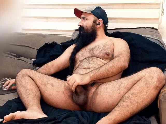 Bearded-Smoker Sex Cam Show