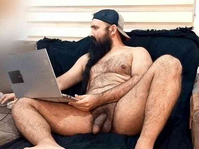 Bearded-Smoker Sex Cam Show