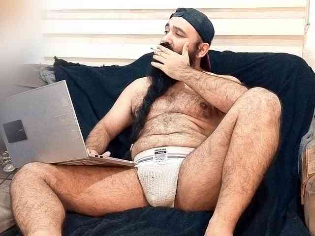 Bearded-Smoker Sex Cam Show