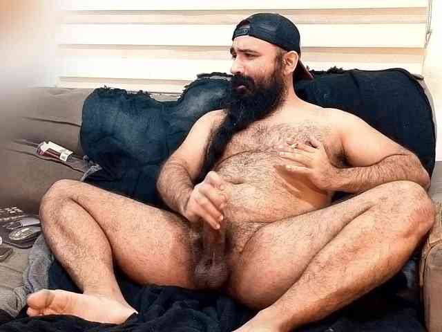 Bearded-Smoker Sex Cam Show